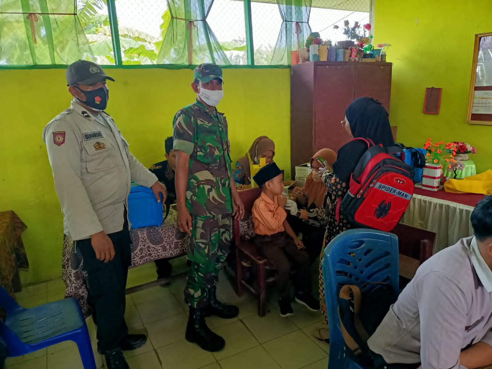 Polsek Pulau Raja Polres Asahan Bersama Puskesmas melaksanakan Vaksinasi Anak Usia 6-11 Tahun di 2 Sekolah*