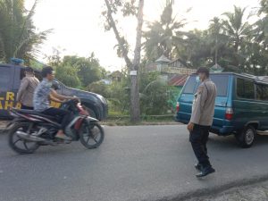 *Polsek Sei Kepayang Polres Asahan Melaksanakan Pengaturan Lalu Lintas Sore di Perempatan Jalan*