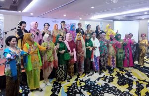 Grandika Weeks Fashion Show “Munculkan Batik SE Indonesia dan Meningkatkan Semangat Wanita Indonesian”