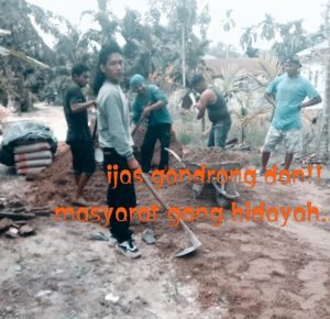 Masyarakat Kelurahan Lubuk Gaung, Lakukan Kegiatan Pembenahan Jalan Umum