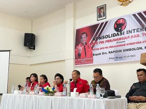 Ketua DPD PDIP Perjuangan Rapidin Simbolon konsolidasi Pemenangan Pemilu 2024 Yang dilaksanakan di Balige.