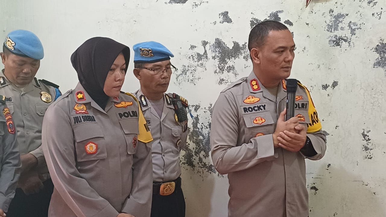 Kapolres Asahan Melayat Ke Rumah Duka Anak Dari Personil Yang Meninggal. “Belasungkawa”