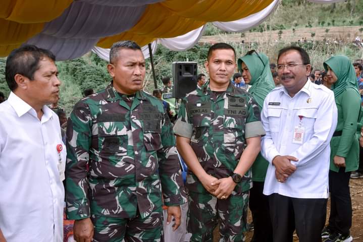 FORKOPIMDA PANEN RAYA JAGUNG BERSAMA DANREM 023/KS DI HUMBAHAS