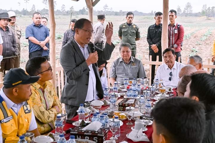 KUNJUNGAN KERJA LUHUT BINSAR PANDJAHITAN DAN AIRLANGGA HARTARTO DISAMBUT OLEH DOSMAR BANJARNAHOR