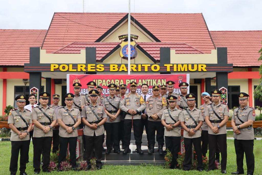 Upacara Pelantikan Kabag Ren Polres Bartim dan Serah Terima Jabatan Kasat Reskrim, Kasat Lantas, Serta Beberapa Kapolsek Dusun Timur, Kapolsek.