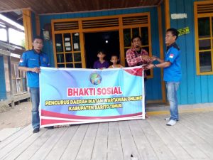 Pengurus Daerah Ikatan Wartawan Online (PD-IWO) Barito Timur Provinsi Kalimantan Tengah Salurkan Bantuan ke Panti Asuhan Rumah Kasih di Desa Dayu.