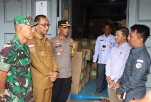 Untuk Memastikan Logistik Pemilu Berjalan Dengan Baik, AKBP Mughi Kapolres Aceh Selatan, Bersama Forkopimda Cek Sortir Surat Suara