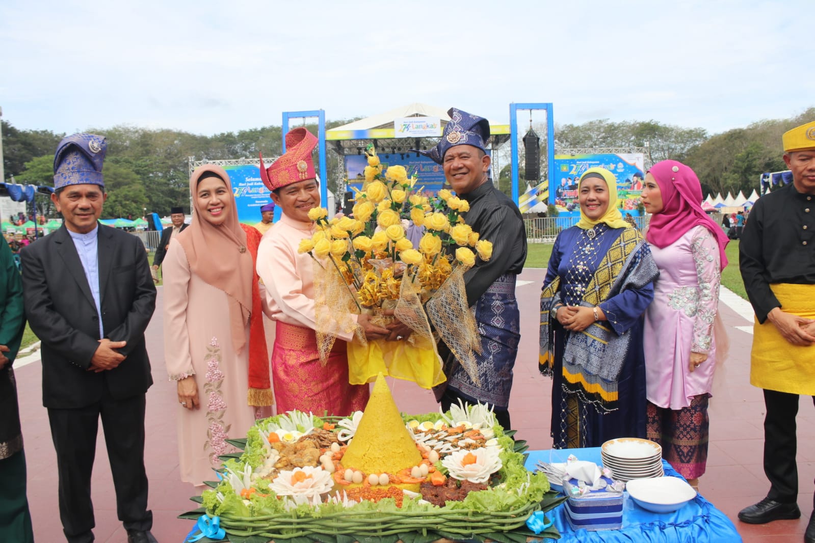 Hadiri HUT ke-274 Kabupaten Langkat, *Pj Gubernur Sumut Berikan Hadiah Umroh Gratis untuk Masyarakat*