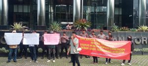 Aliansi LSM Indonesia Unjukrasa, Desak KPK Tetapkan Status Bupati dan Ketua DPRD Lamongan