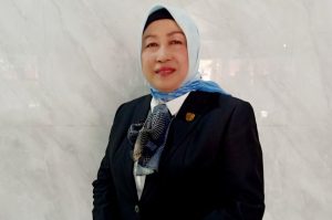 Ketua DPRD Hj Mery Rukaini Apresiasi Dinas KPP Barito Utara Bagikan Bibit Tanaman