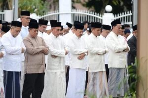 Pj Gubernur Sumut Hassanudin Sholat Idul Fitri Bersama Ribuan Jama’ah Di Halaman Rumah Dinas