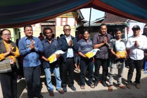 Bupati Toba Salurkan BLT dan Bantuan Ketahanan Pangan Dana Desa Sirungkungon