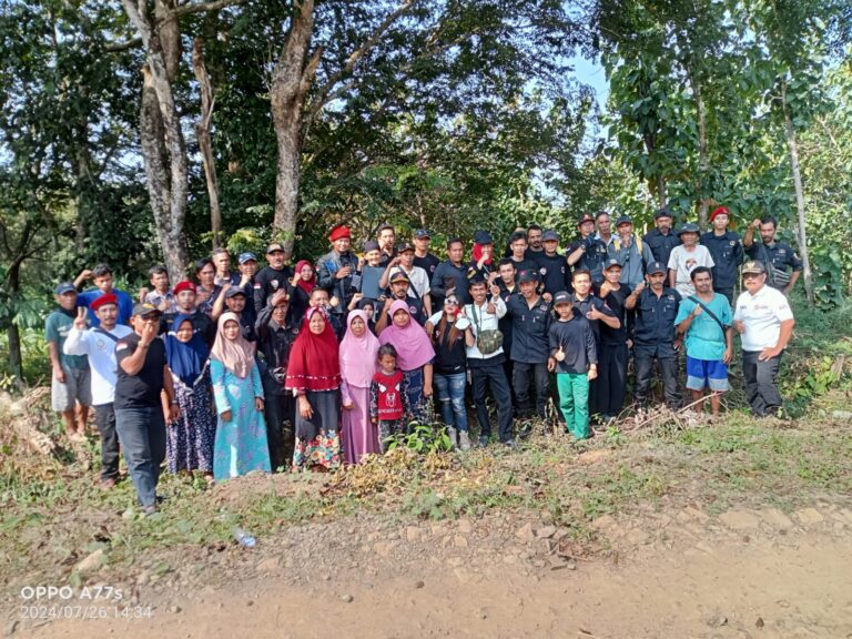 Silaturahmi di Desa Angsana Raya, Disambut Antusias Masyarakat Setempat. Bersama Panglima GRIB JAYA TIMSUS99.