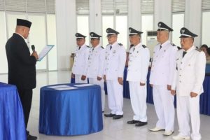 Bupati Nias Utara, Lantik Kepala Desa. Lanjutkan Hasil Pekerjaan Dan Tetap Dalam pelaksanaan tugas yang baik.