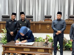 Ketua DPRD Hj Mery Rukaini, Pj Bupati Sampaikan Rancangan APBD Perubahan TA 2024 pada Rapat Paripurna I DPRD