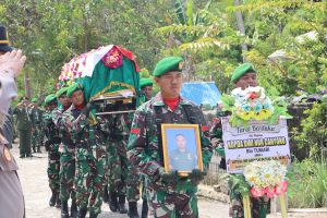 Upacara Pemakaman Jenazah Anggota Kodim 1013/Mtw, Langsung Dipimpin oleh Letkol Inf Agussalim Tuo S.H.,M.IP.