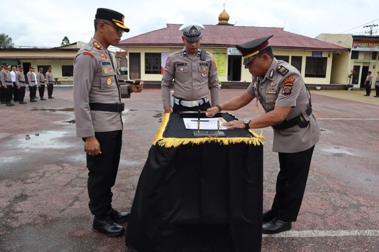 AKBP Agus Bahari Pimpin Apel Sertijab di Polres Dairi