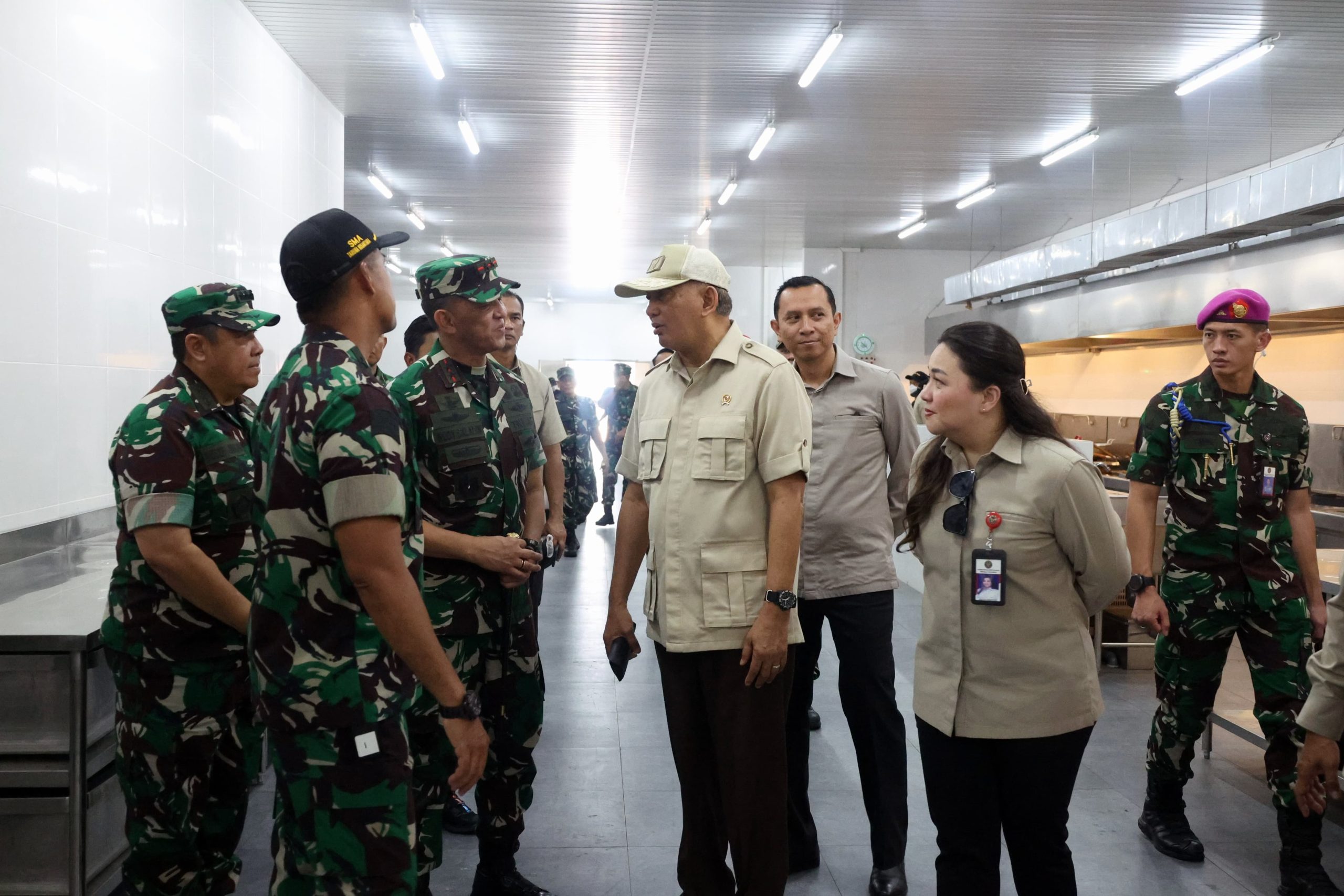 *Kasad Dampingi Menhan RI Kunjungi SMA Taruna Nusantara dan PT Pindad*