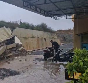 Bencana Alam “Longsor Jebol Dinding Kantor Kepolisian Daerah Sulawesi Tengah”