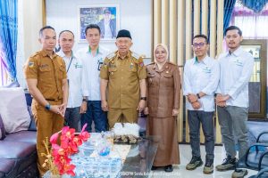 *WABUP BANGGAI H. FURQANUDDIN MASULILI TERIMA KUNJUNGAN TIM BADAN BANK TANAH*